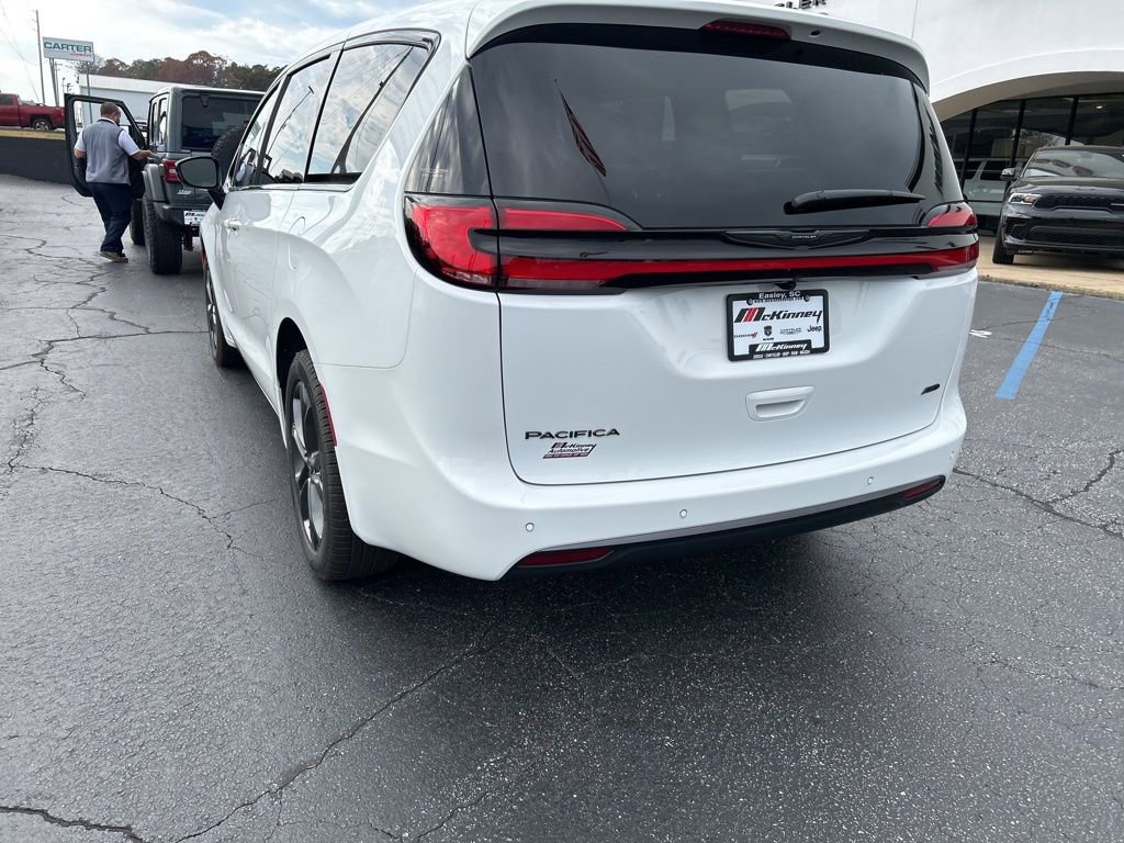 New 2026 Chrysler Pacifica Select AWD/4WD image 6