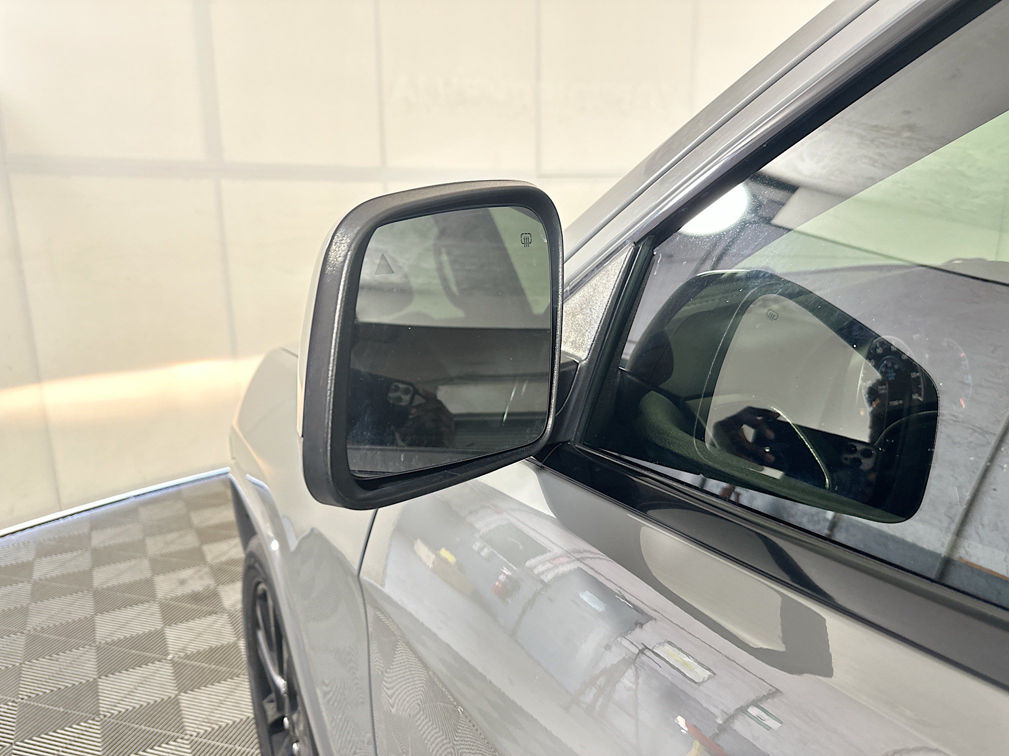 Used 2020 Jeep Grand Cherokee Altitude RWD image 10