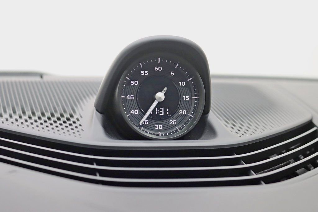 Used 2023 Porsche Taycan Turbo image 18