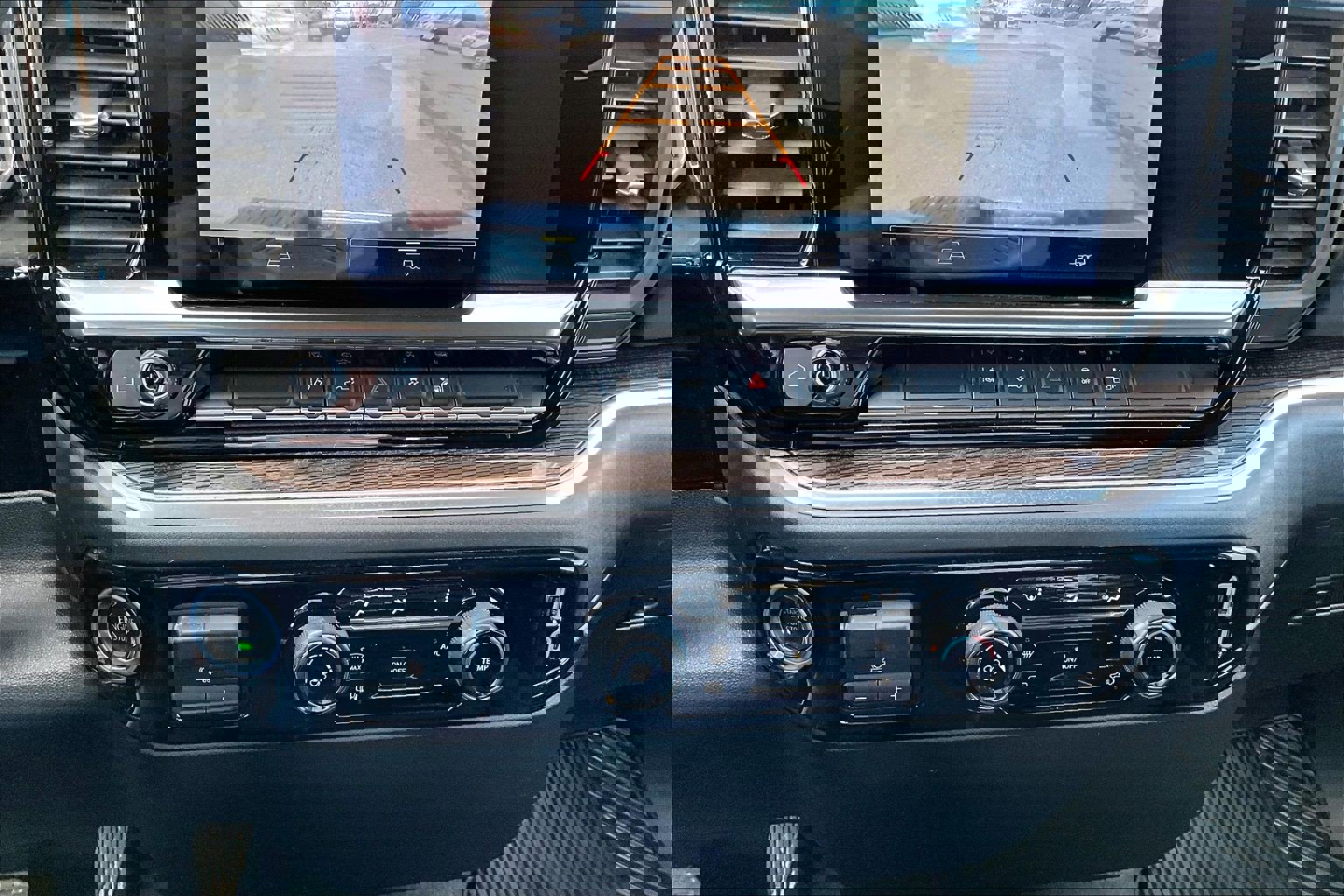 Used 2024 Chevrolet Silverado 2500 LT image 16