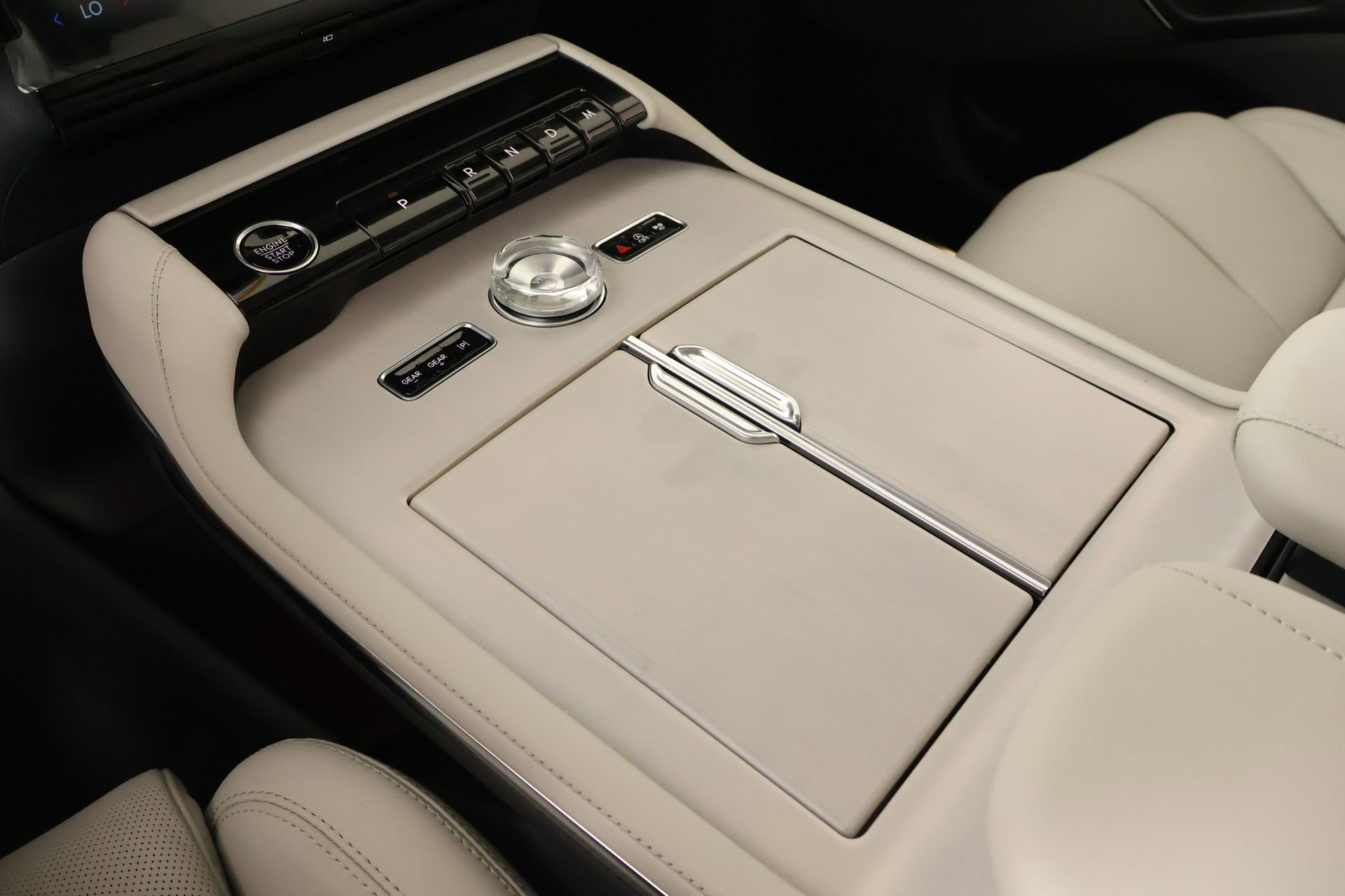 New 2026 Lincoln Navigator Reserve w/ Jet Appearance Package AWD/4WD image 9