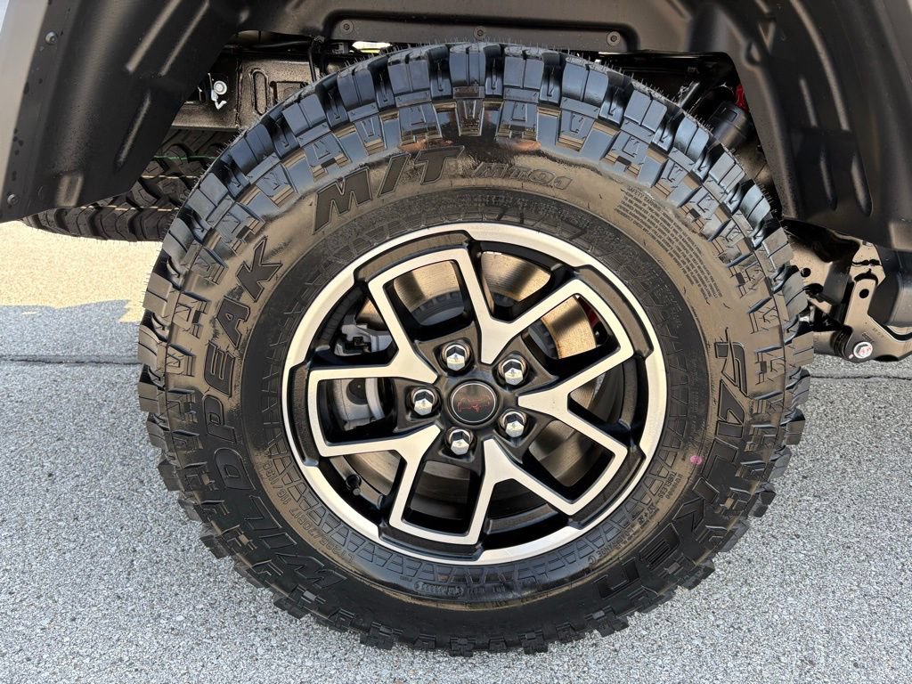 New 2026 Jeep Gladiator Rubicon w/ Steel Power Dome Hood Package AWD/4WD image 12