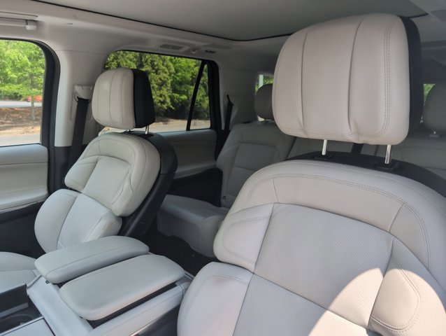Used 2025 Lincoln Navigator L Reserve image 10