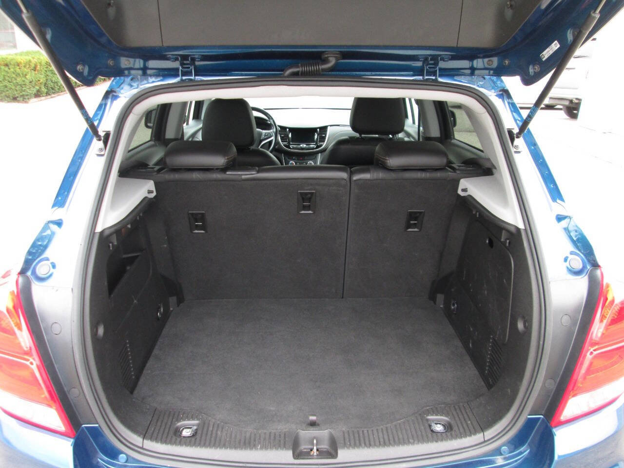 Used 2019 Chevrolet Trax LT w/ LT Convenience Package AWD/4WD image 16