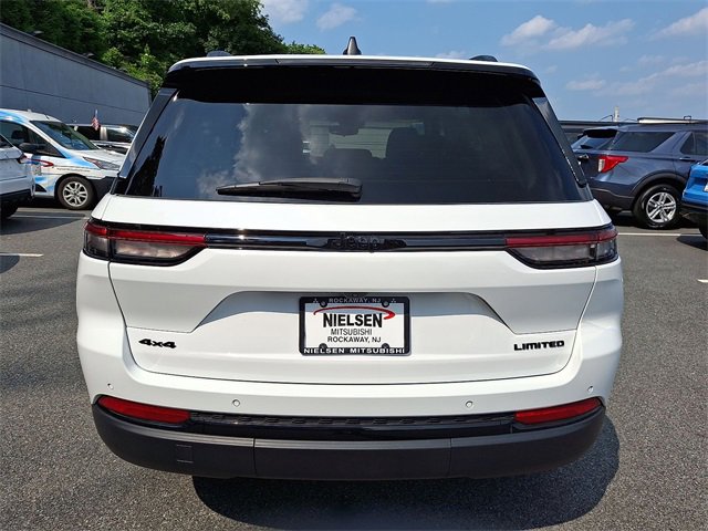 Used 2023 Jeep Grand Cherokee Limited w/ Black Appearance Package image 23