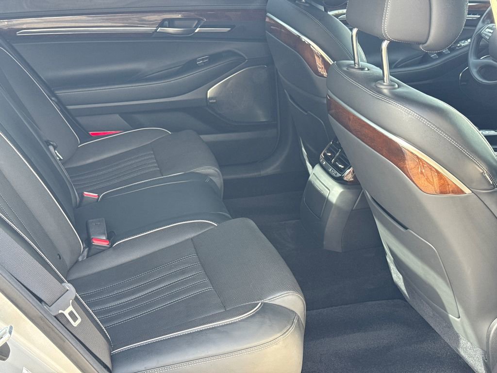 Used 2019 Genesis G90 3.3T Premium RWD image 15