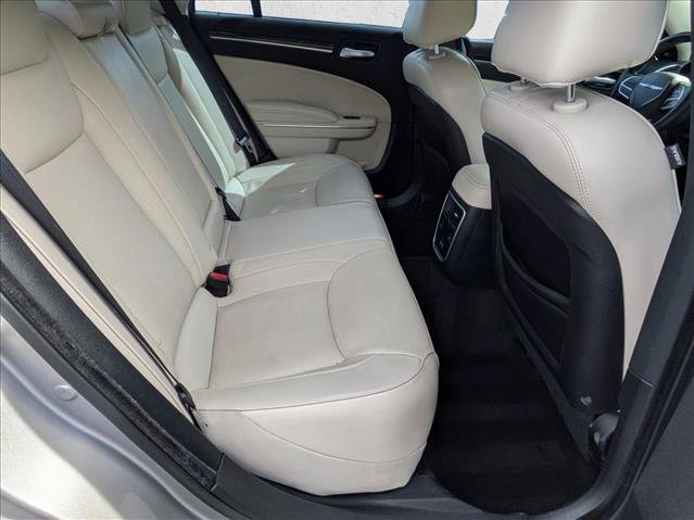 Used 2018 Chrysler 300 Limited RWD image 19
