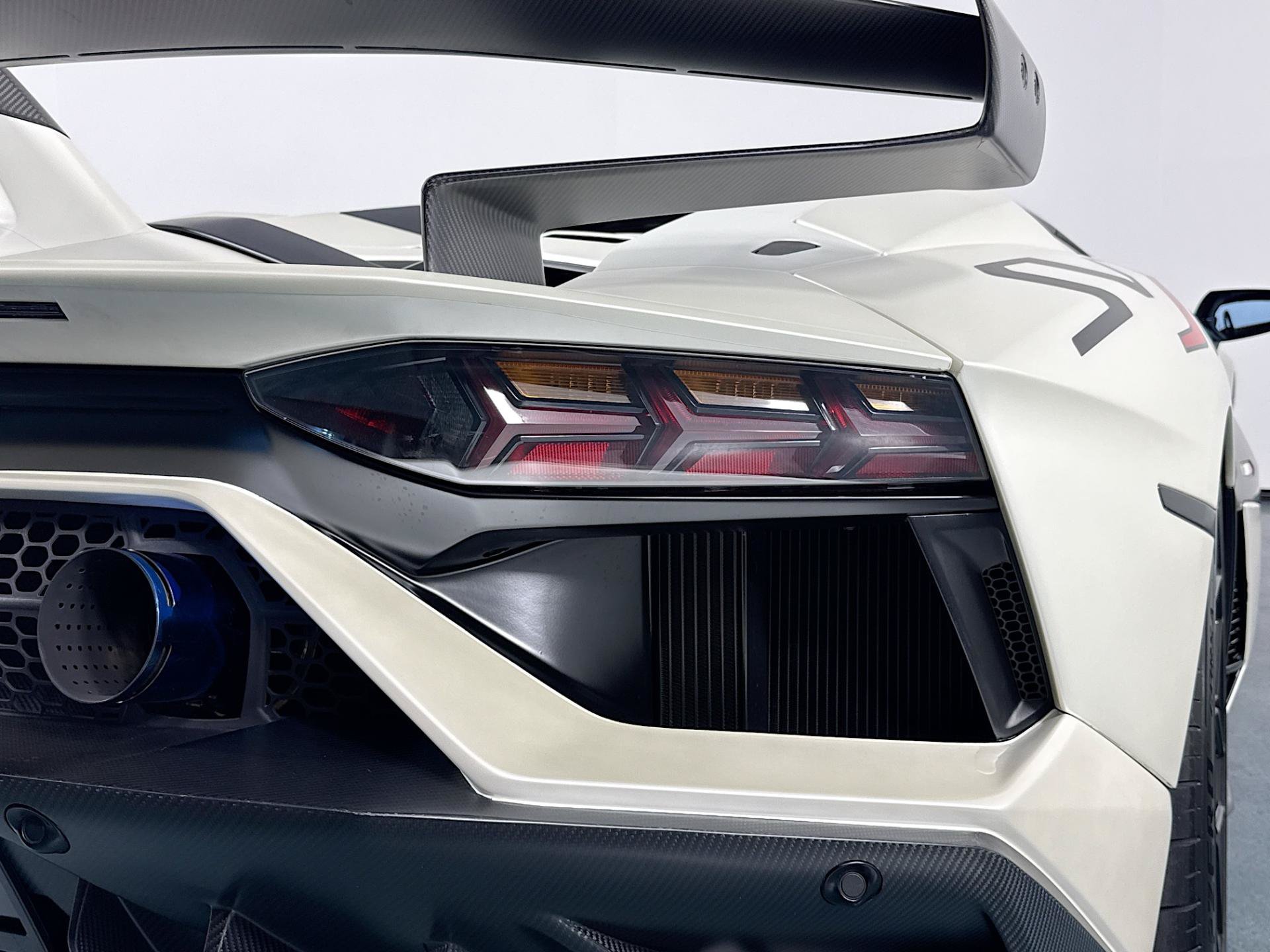 Used 2020 Lamborghini Aventador SVJ AWD/4WD image 59