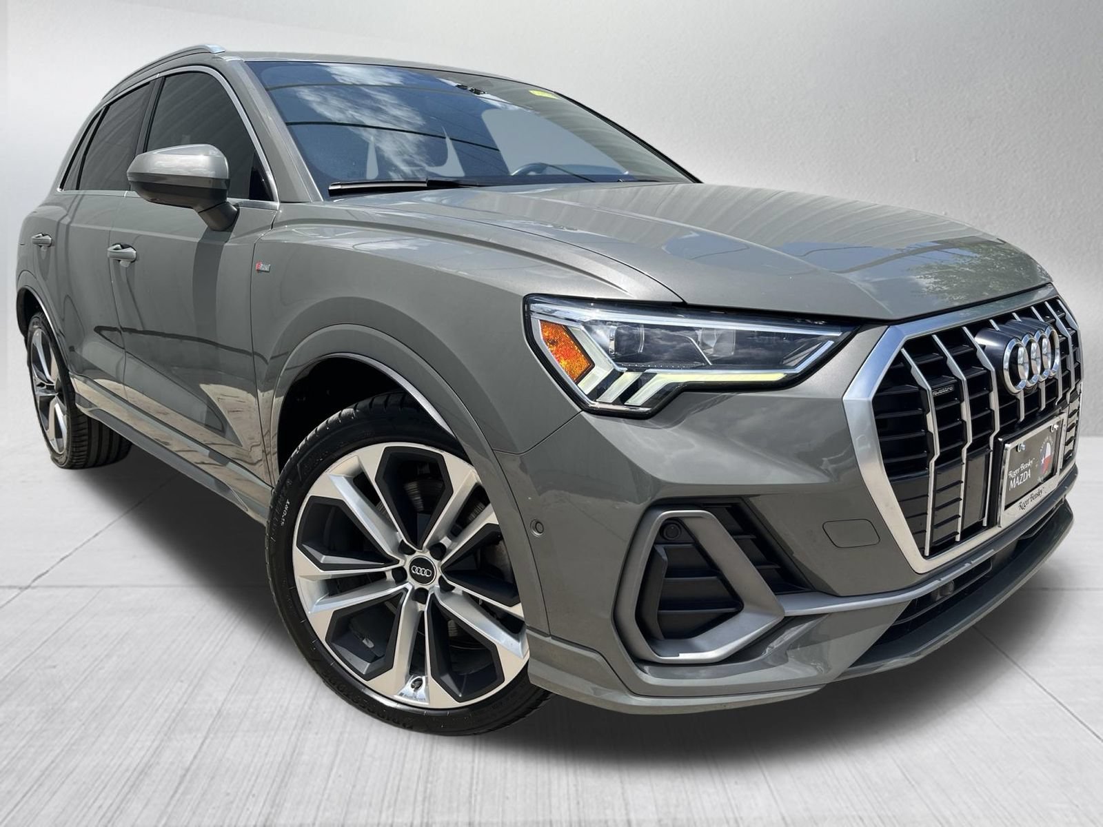 Used 2020 Audi Q3 2.0T Prestige w/ Prestige Package AWD/4WD image 3