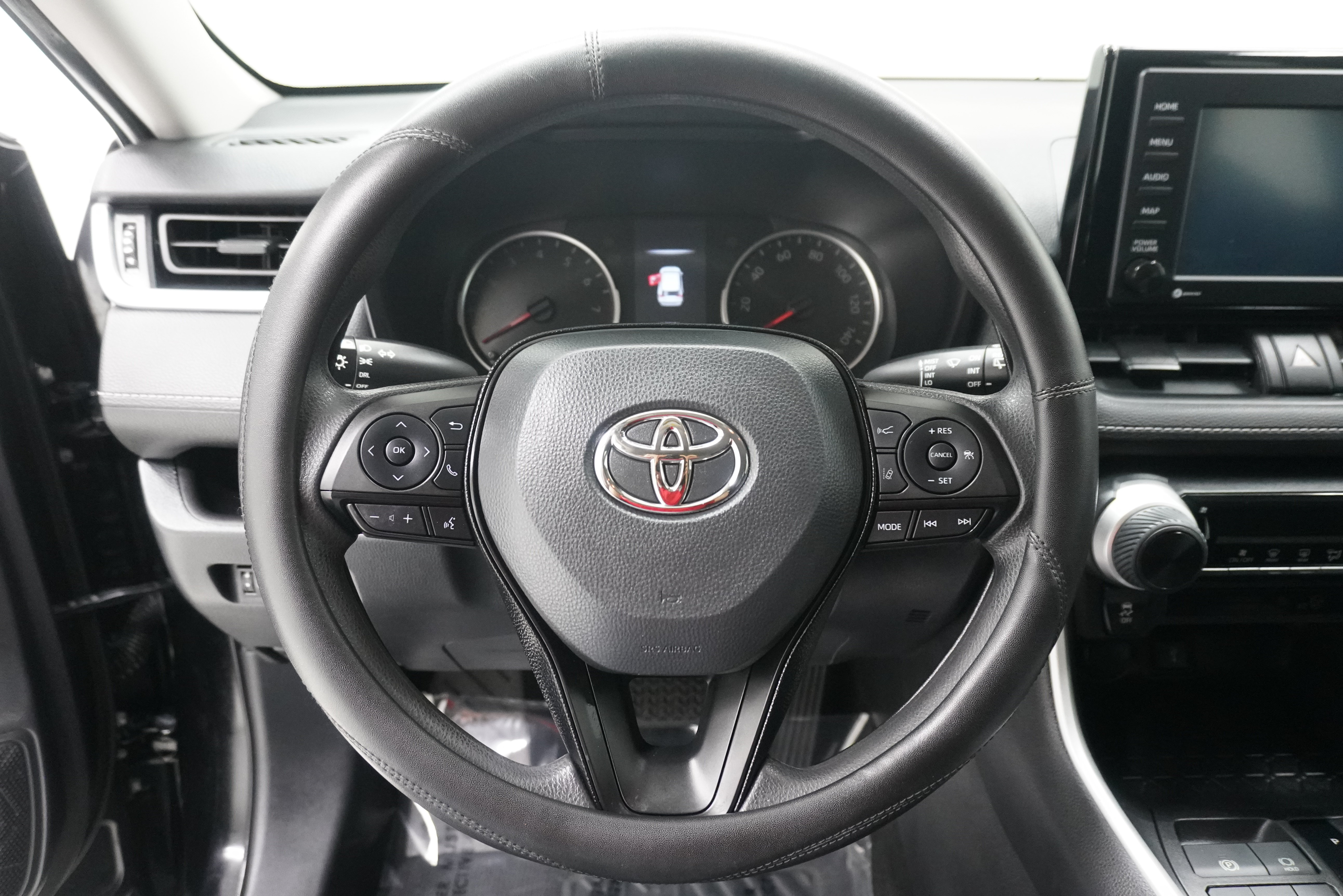 Used 2021 Toyota RAV4 LE FWD image 15