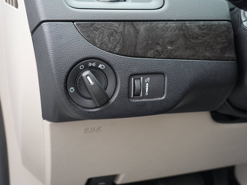 Used 2018 Dodge Grand Caravan SE w/ UConnect Hands-Free Group FWD image 17
