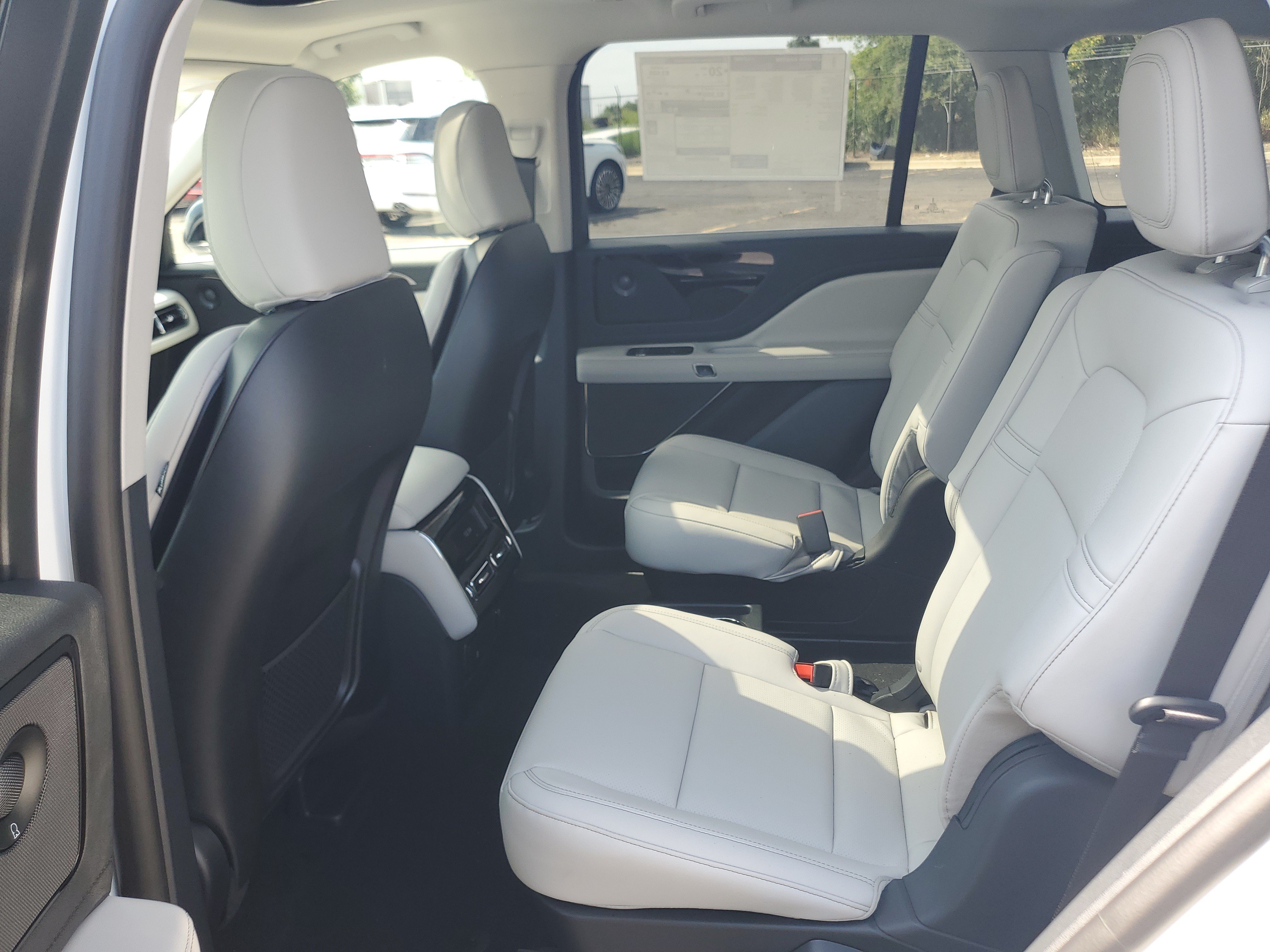 New 2027 Lincoln Aviator AWD image 22