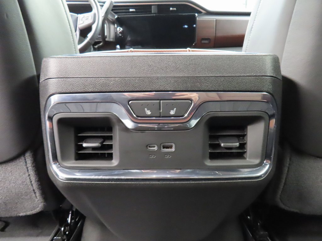 Used 2024 GMC Sierra 3500 Denali Ultimate image 11