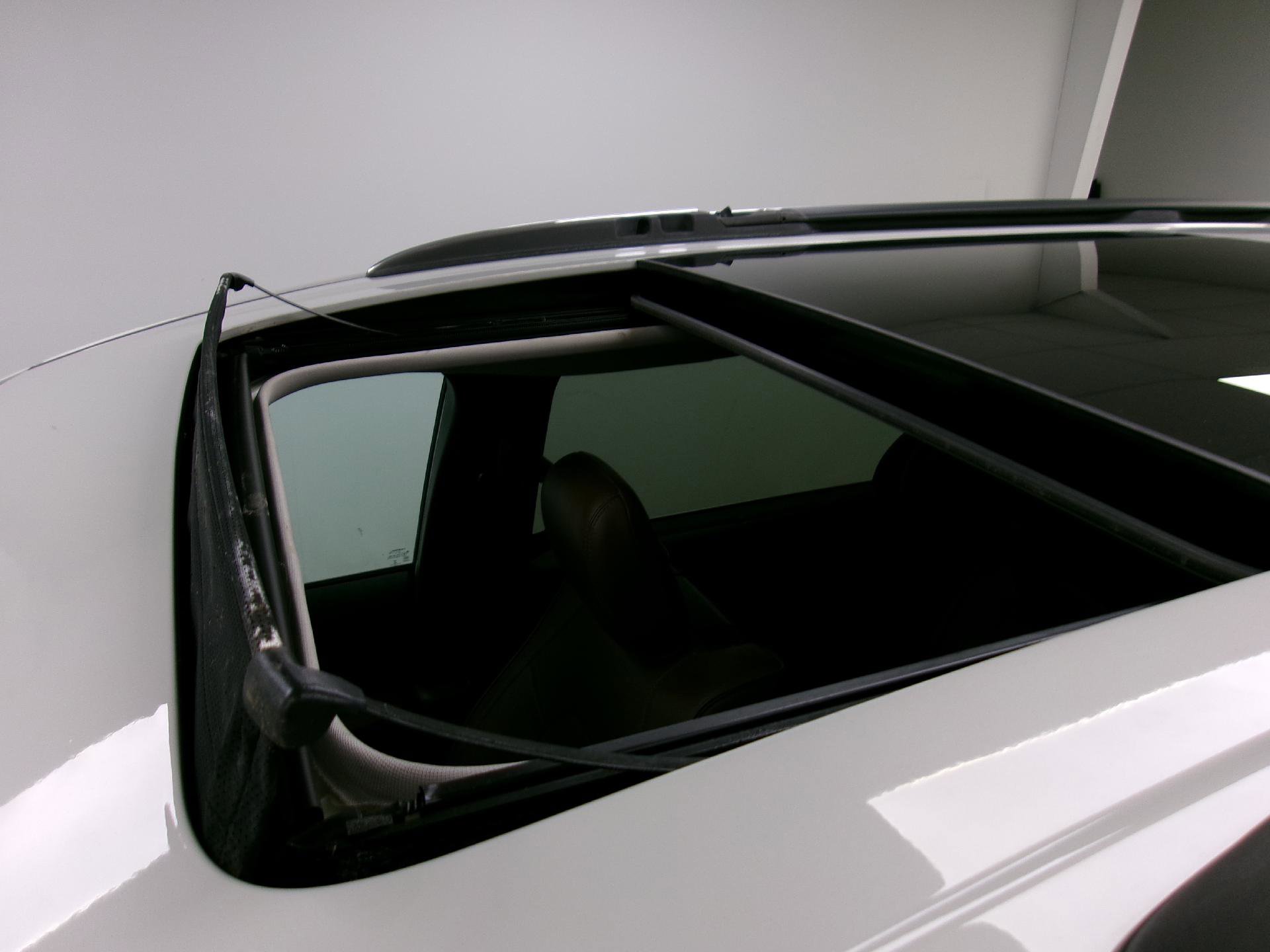 Used 2017 Chrysler Pacifica Limited image 4