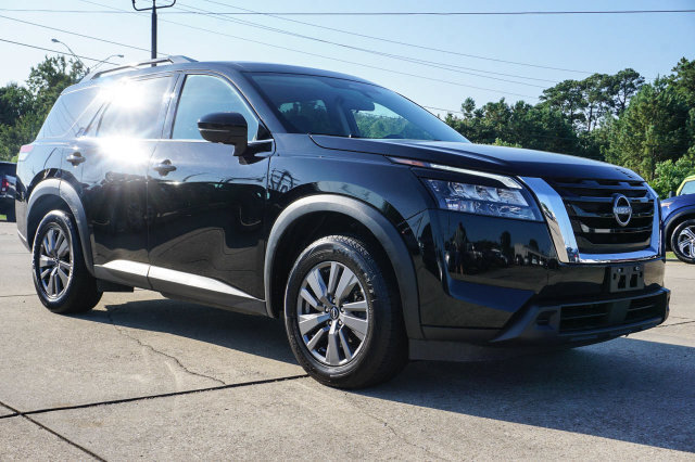 Used 2024 Nissan Pathfinder SV AWD/4WD image 2