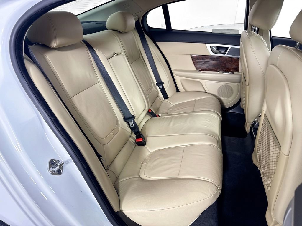 Used 2012 Jaguar XF image 31