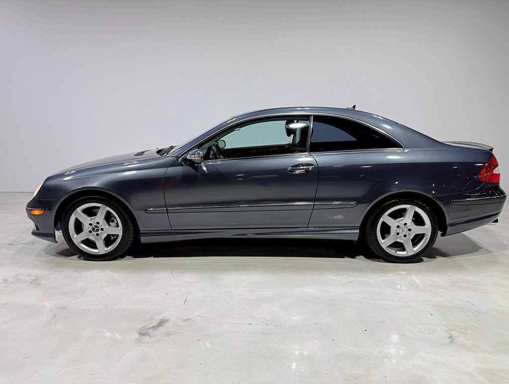 Used 2009 Mercedes-Benz CLK 350 Coupe image 4