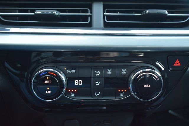 Used 2025 Chevrolet Trax LT w/ LT Convenience Package image 26