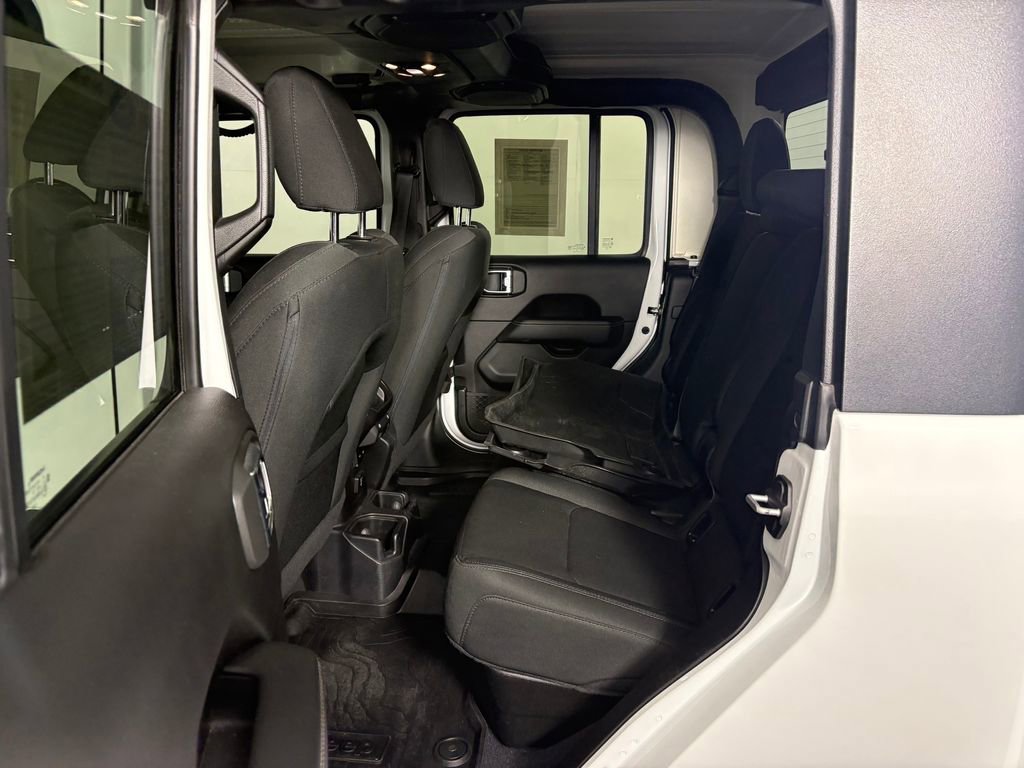 Used 2020 Jeep Gladiator Overland AWD/4WD image 27