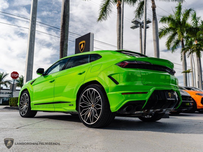 Used 2025 Lamborghini Urus SE AWD/4WD image 3