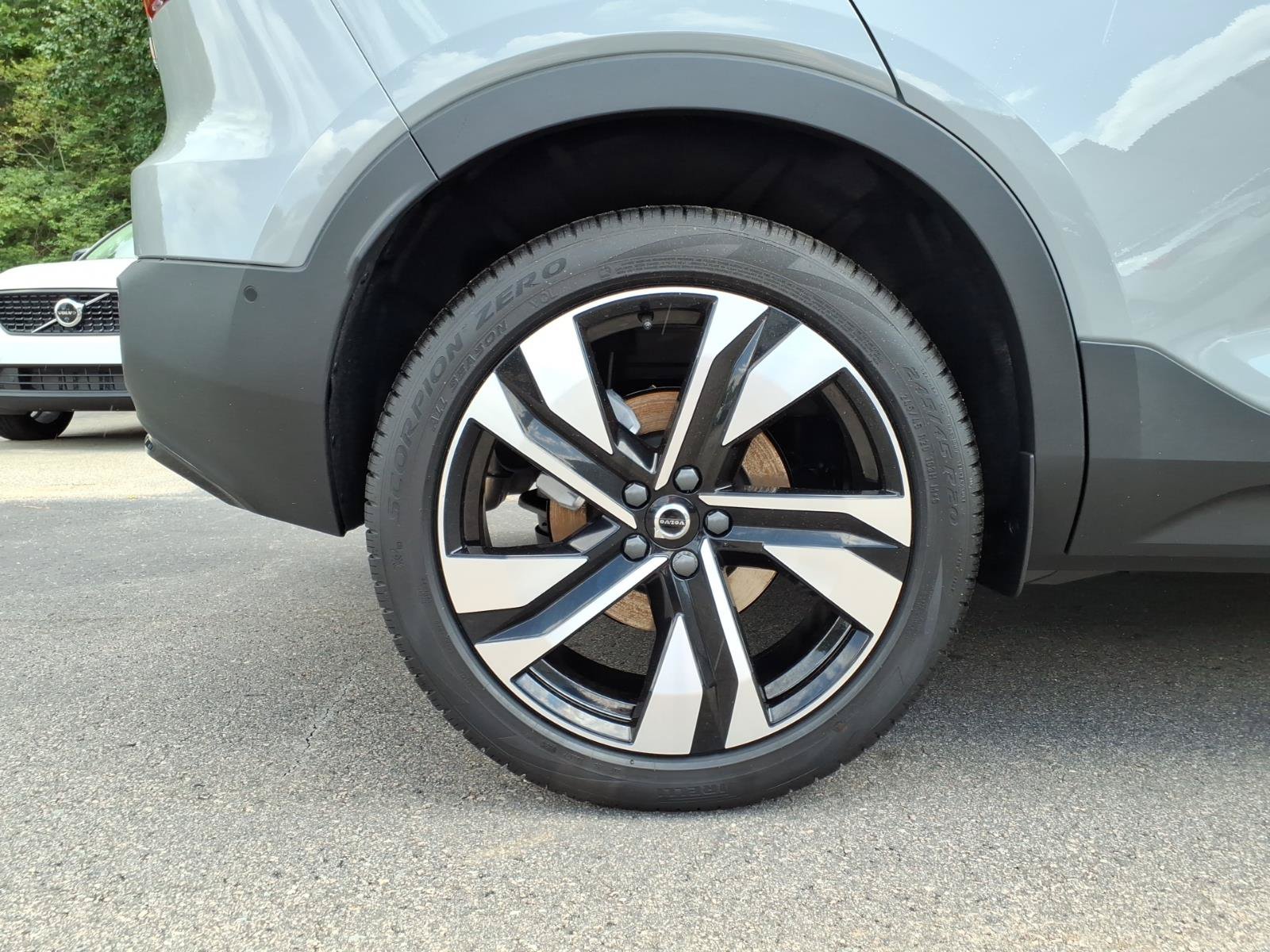 New 2026 Volvo XC40 B5 Ultra w/ Protection Package Premier AWD/4WD image 3