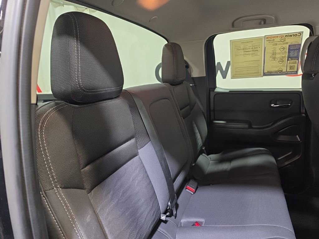 Used 2024 Nissan Frontier SV image 17