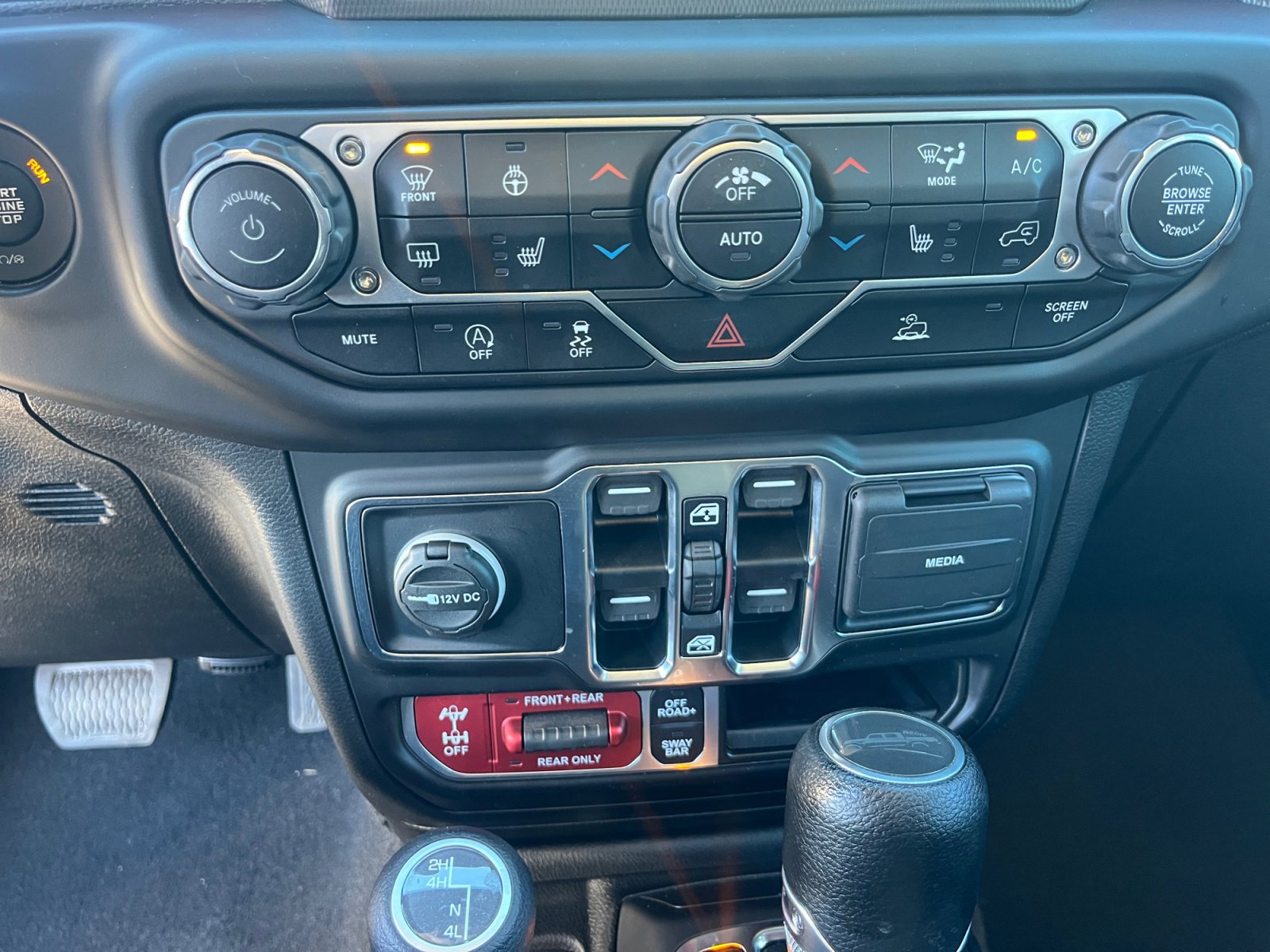 Certified 2022 Jeep Gladiator Rubicon w/ LED Lighting Group image 31