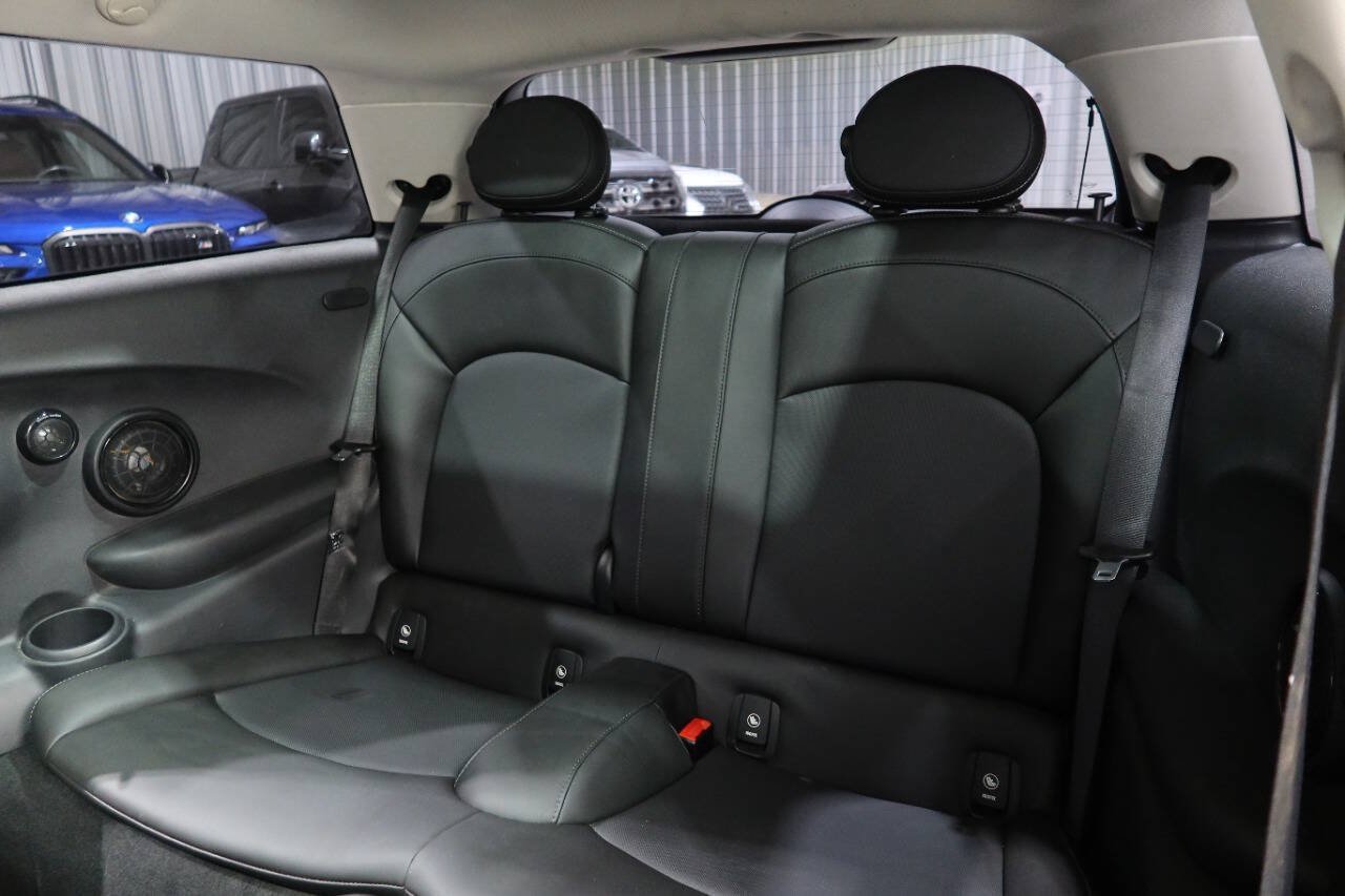 Used 2019 MINI Cooper S w/ Signature Upholstery Package FWD image 15