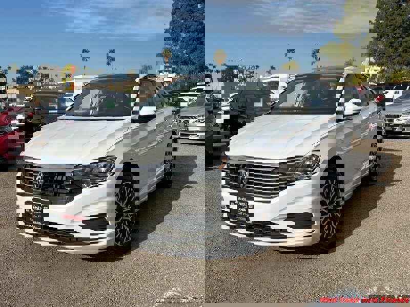 Used 2021 Volkswagen Jetta SE image 2