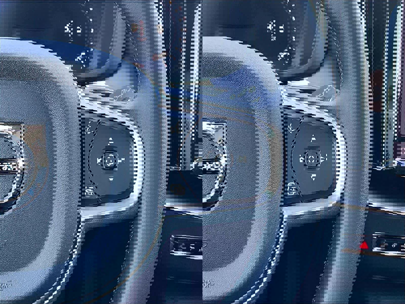 Used 2025 Volvo XC60 B5 Core image 22