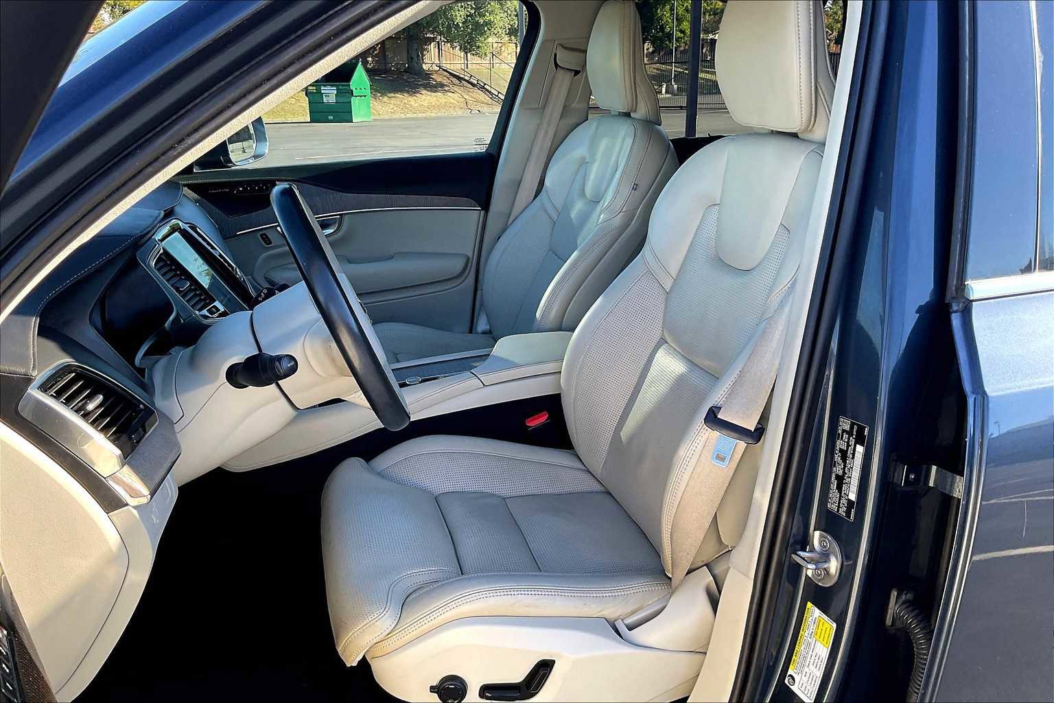 Used 2022 Volvo XC90 T6 Inscription w/ Advanced Package image 28