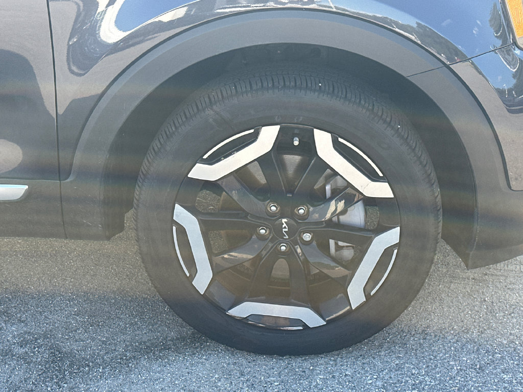 Certified 2025 Kia Telluride EX w/ EX Captain's Chair Package AWD/4WD image 12