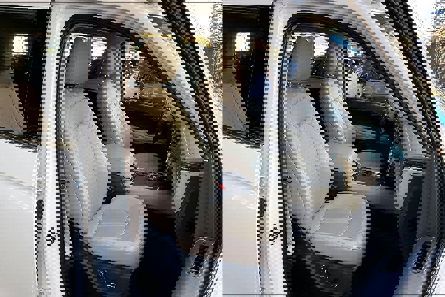 Used 2023 Ford Expedition Limited image 8