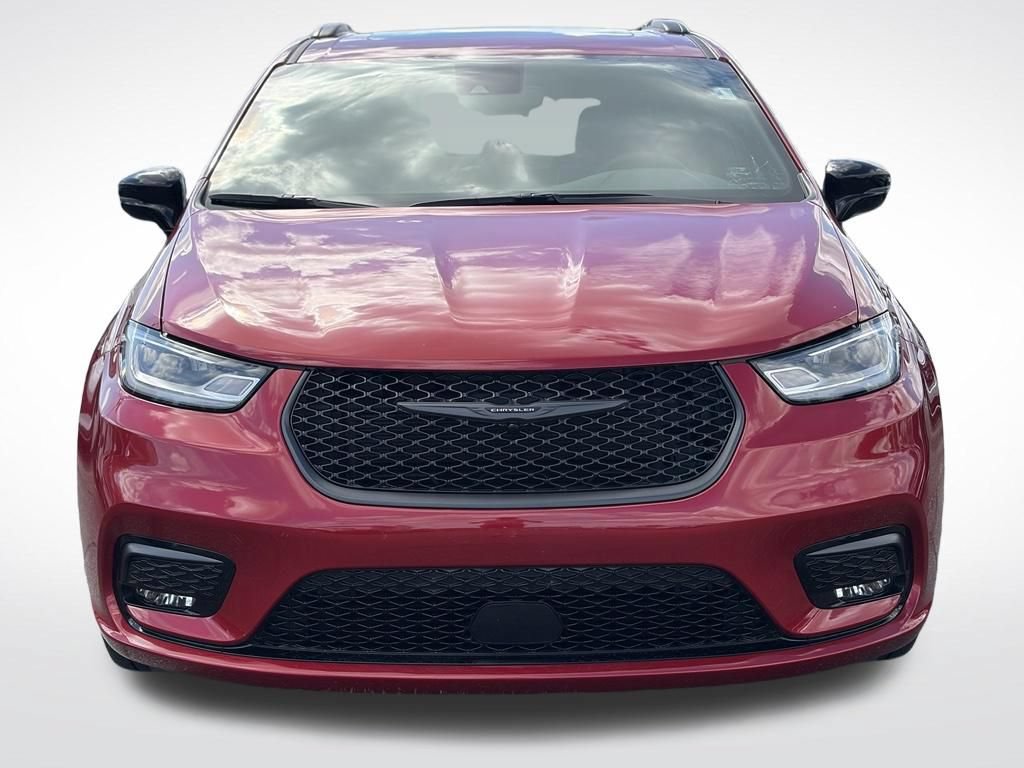 Certified 2025 Chrysler Pacifica Limited FWD image 4