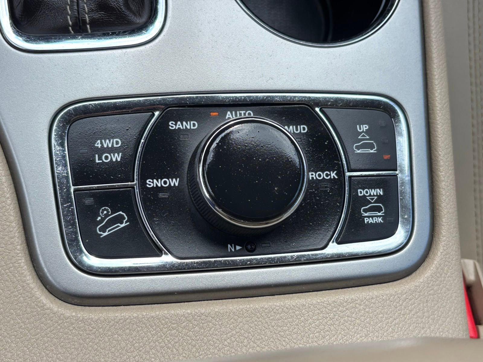 Used 2018 Jeep Grand Cherokee Overland image 8