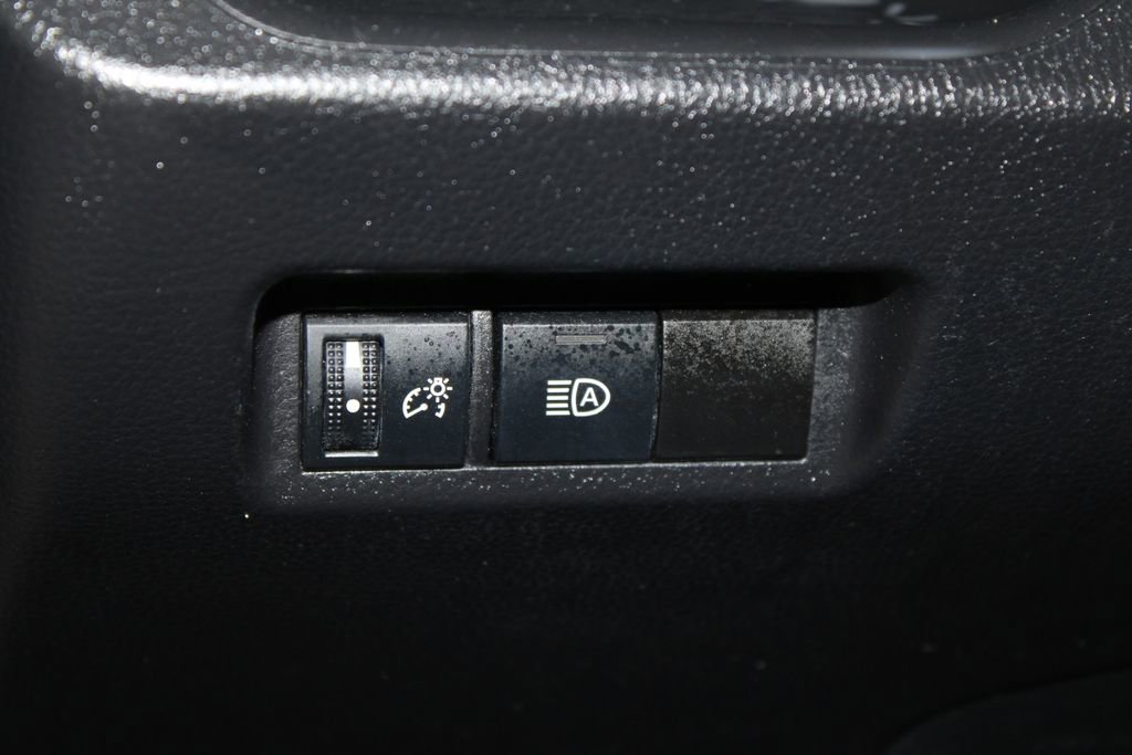 Used 2022 Toyota RAV4 XLE AWD/4WD image 10