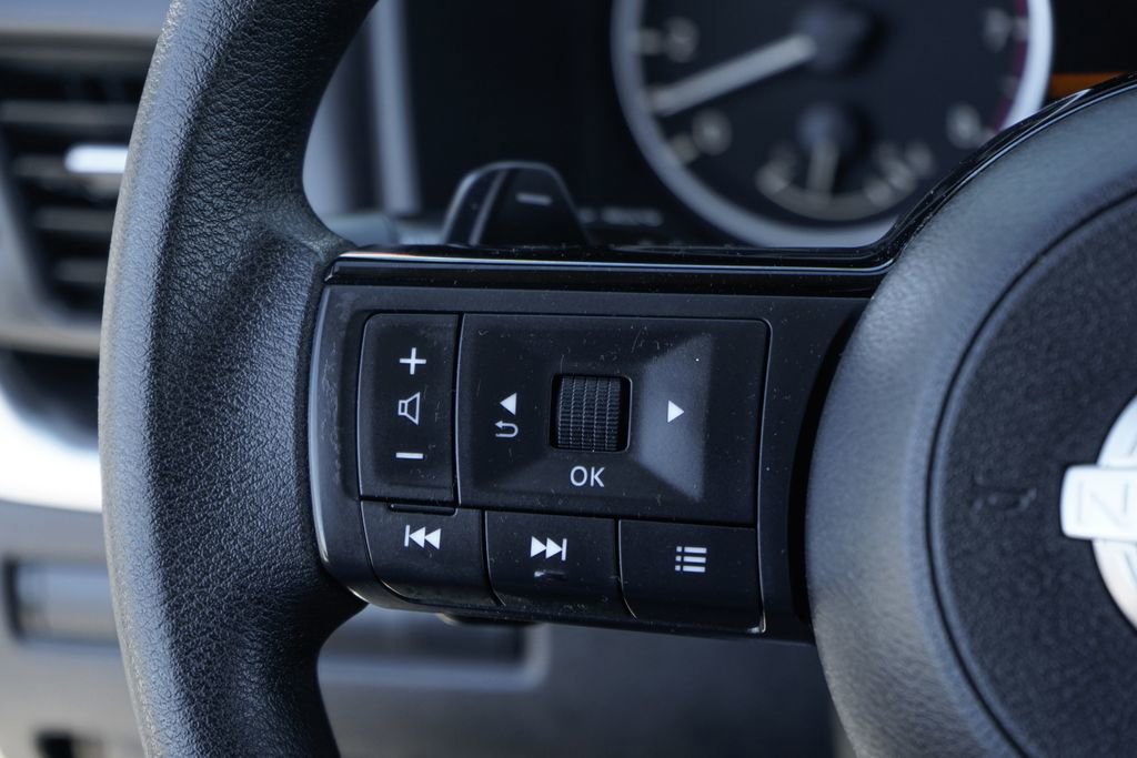 Used 2023 Nissan Rogue SV image 19