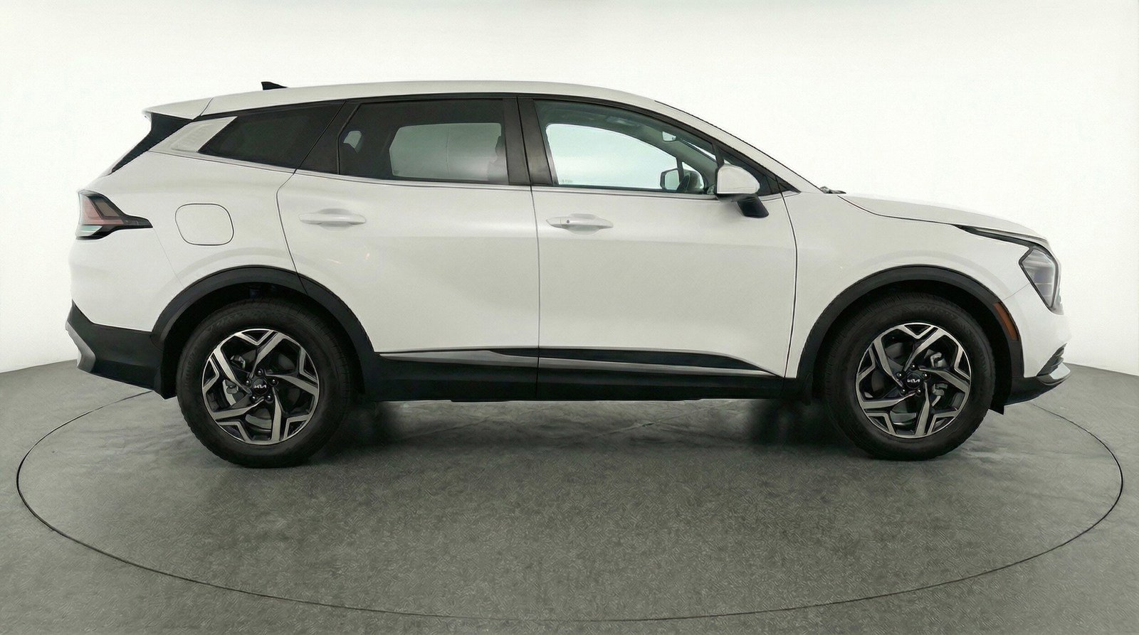 Used 2025 Kia Sportage LX image 8
