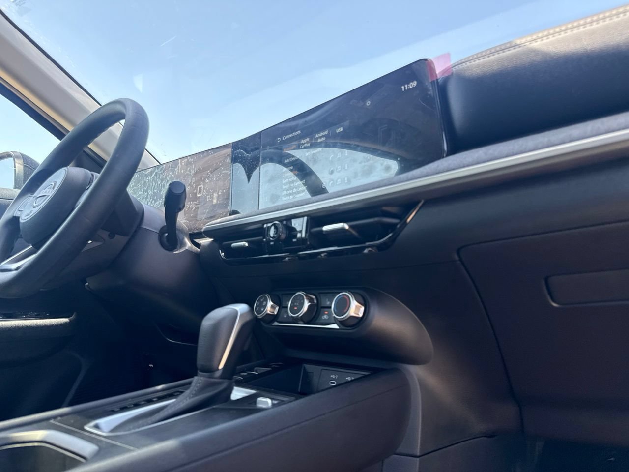 Certified 2025 Nissan Kicks SV w/ SV Premium Package FWD image 24