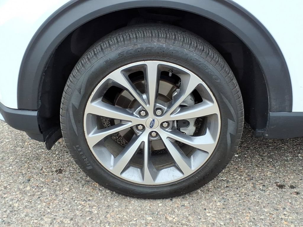 Used 2025 Ford Explorer Platinum w/ Ultimate Package AWD/4WD image 9
