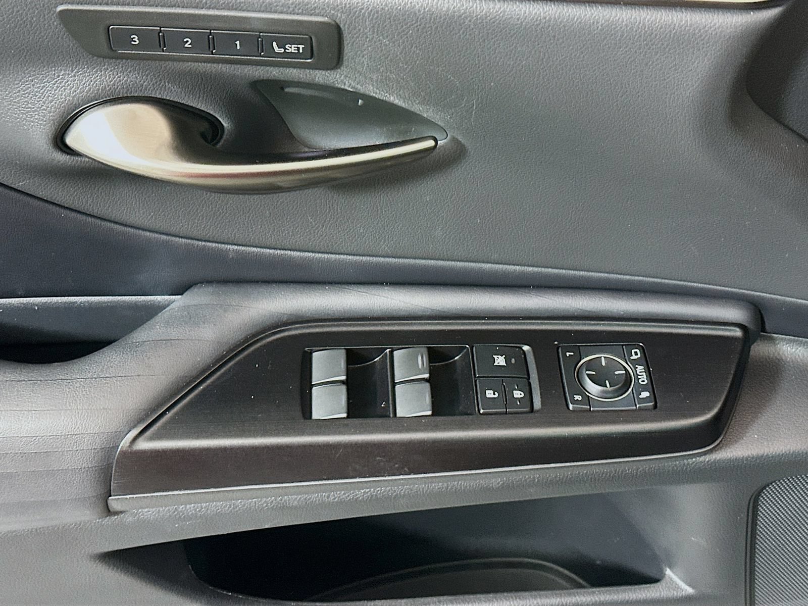 Used 2020 Lexus ES 350 w/ Accessory Package 2 FWD image 18
