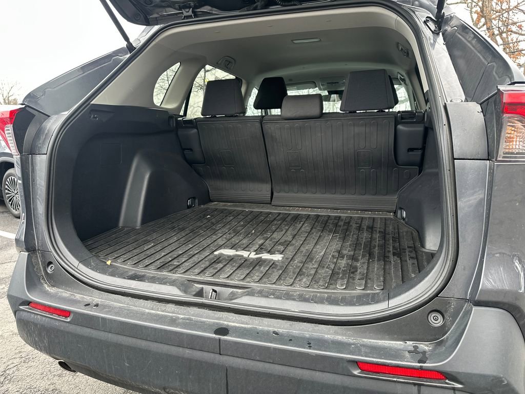 Used 2023 Toyota RAV4 LE image 14