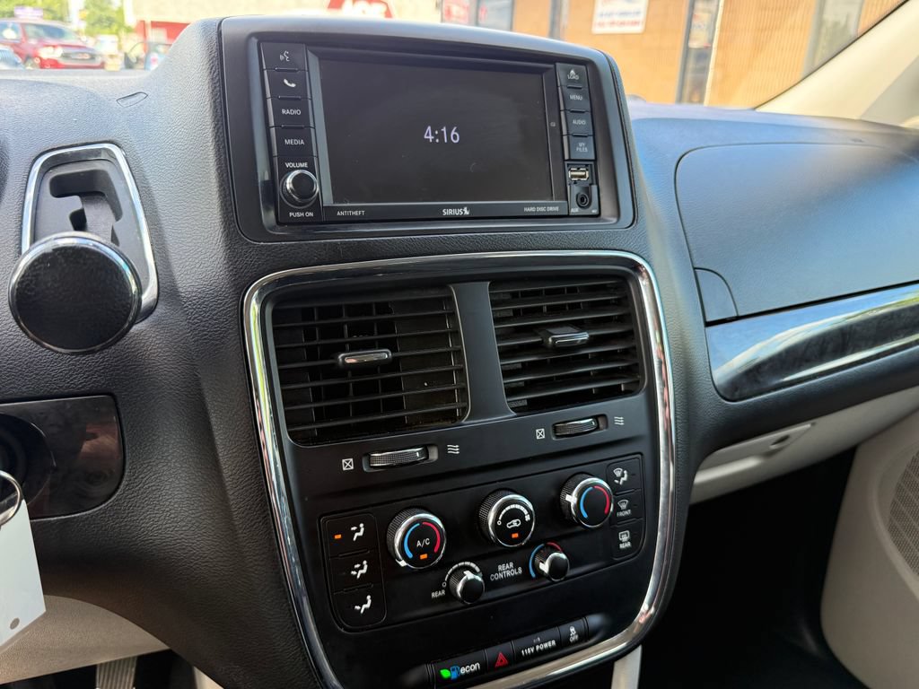 Used 2019 Dodge Grand Caravan SE FWD image 18