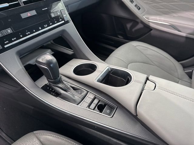 Used 2021 Toyota Avalon Limited image 22