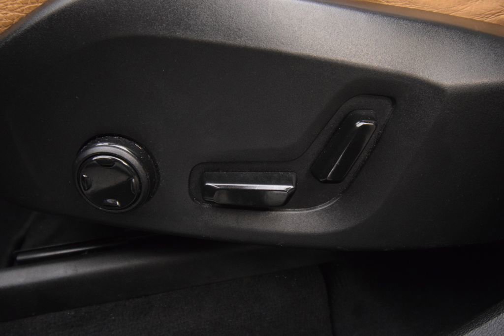 Used 2018 Volvo XC60 T5 Momentum w/ Vision Package AWD/4WD image 25