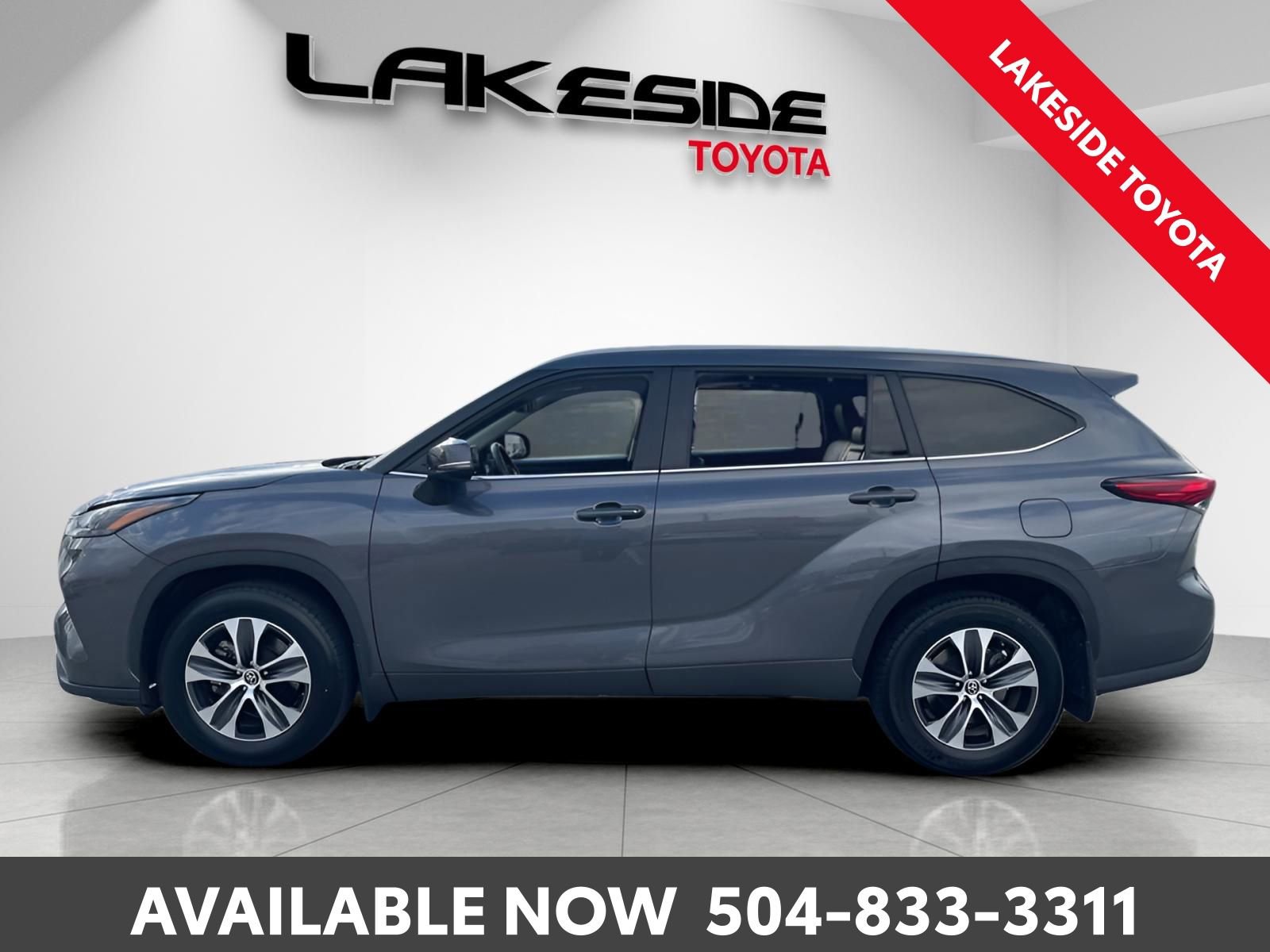 Used 2023 Toyota Highlander XLE image 3