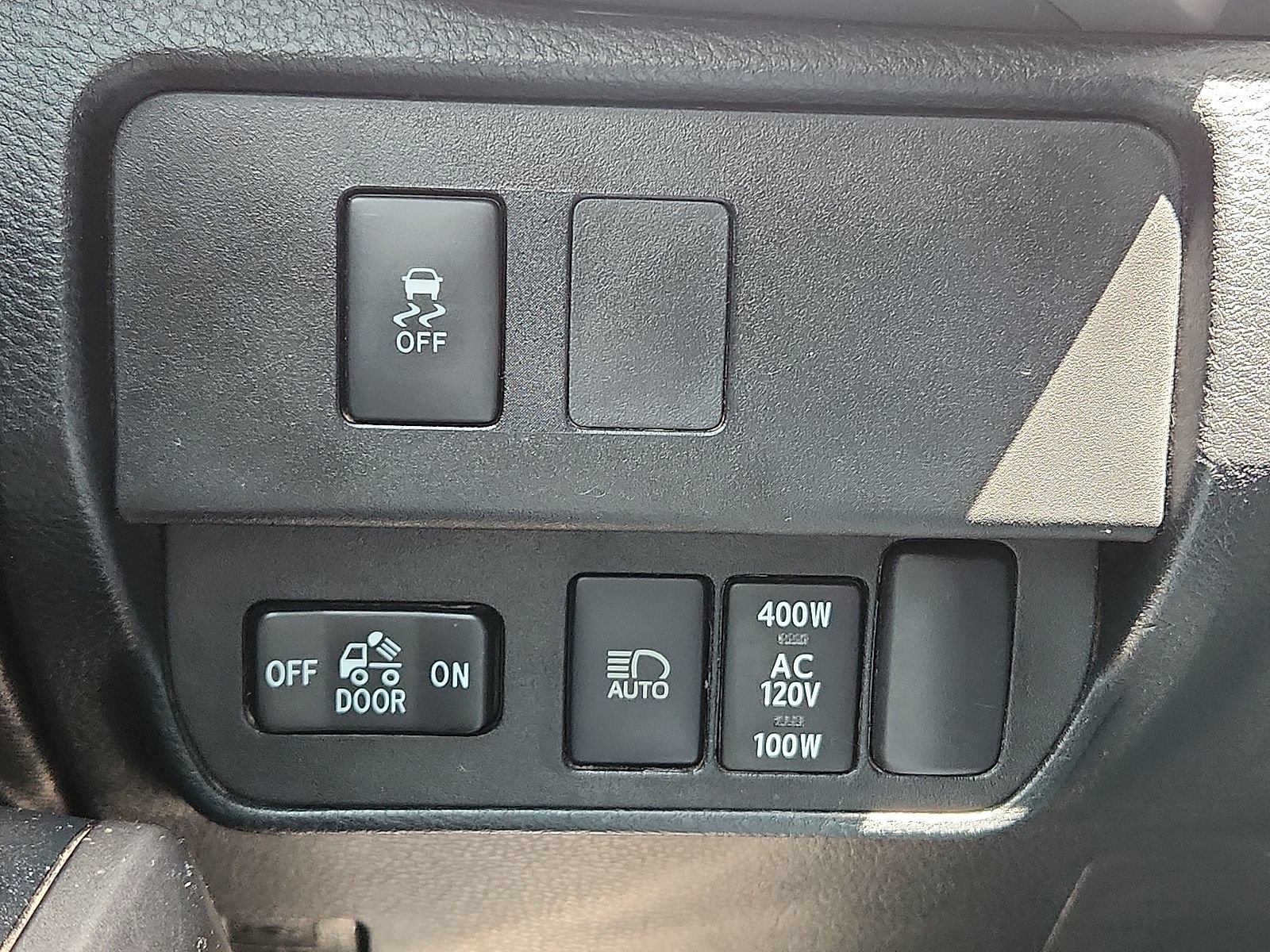 Used 2020 Toyota Tacoma TRD Off-Road w/ Technology Package AWD/4WD image 14