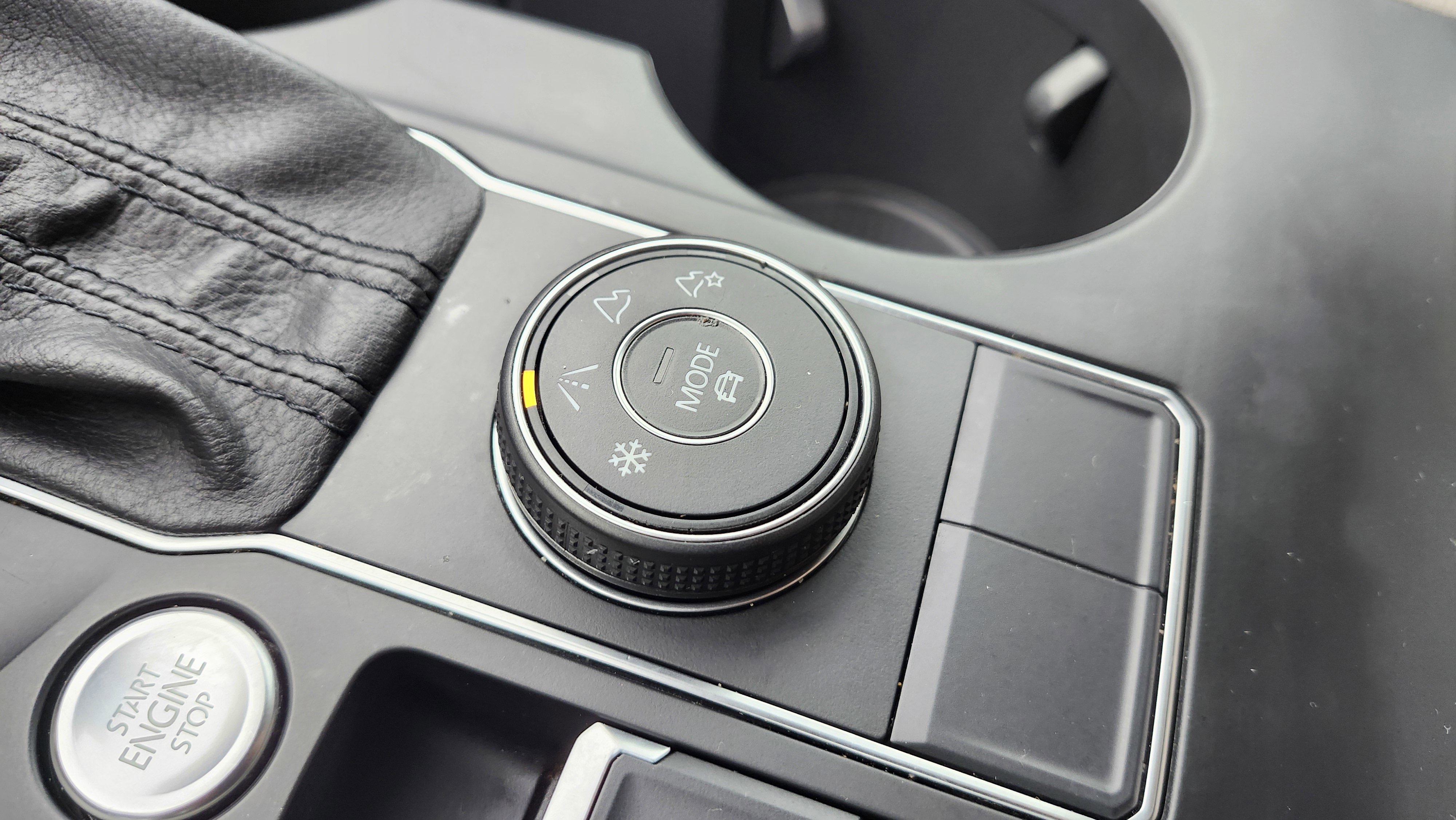 Used 2018 Volkswagen Atlas SE image 32