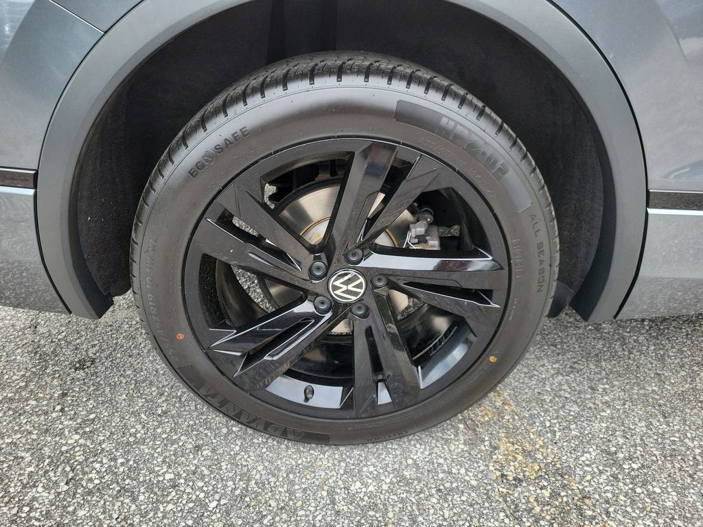 Used 2023 Volkswagen Tiguan SE R-Line FWD image 5