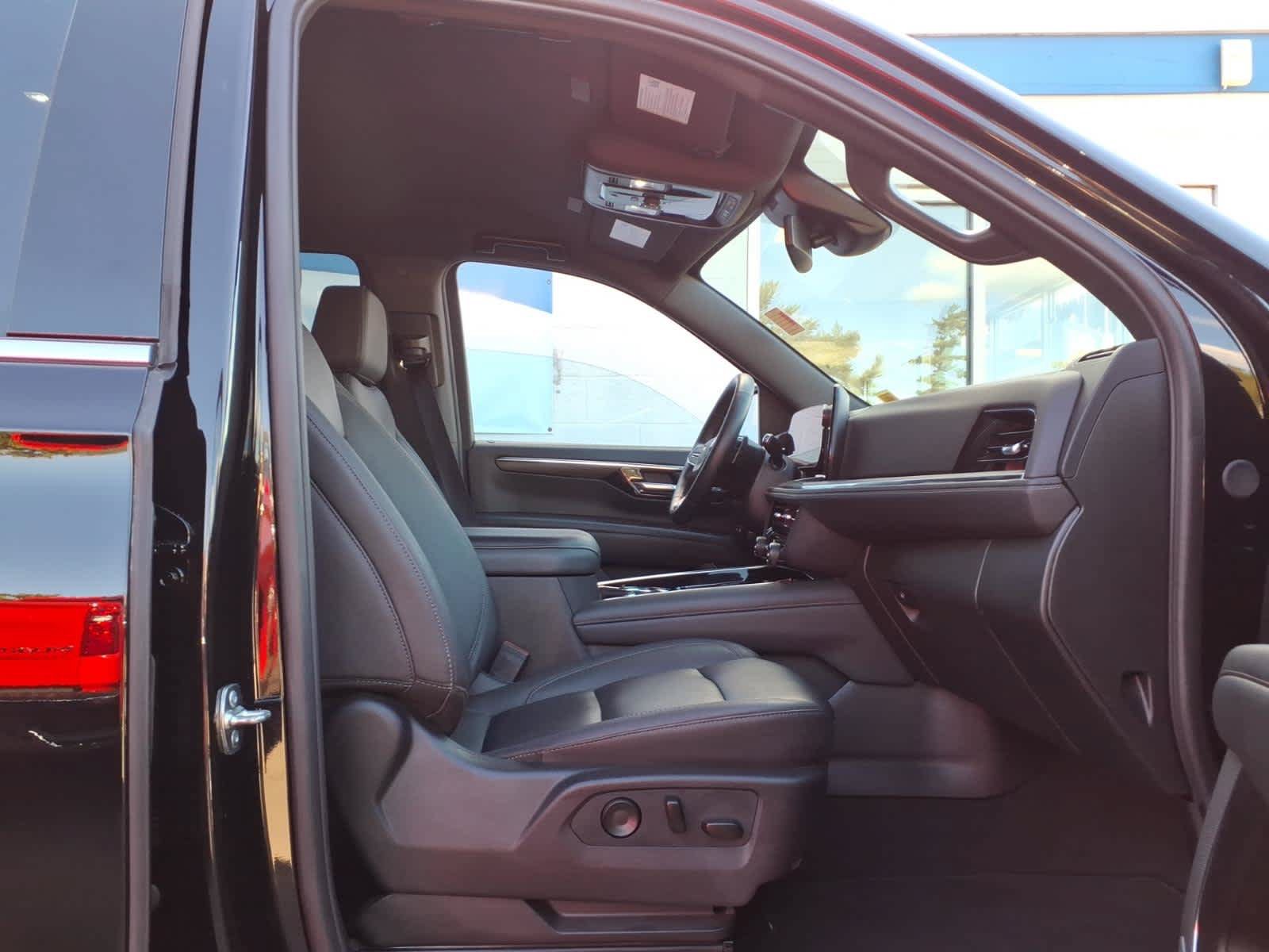 Used 2026 Chevrolet Suburban LT w/ Comfort Package AWD/4WD image 21